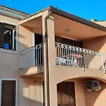 Guoldfirst Apartment *